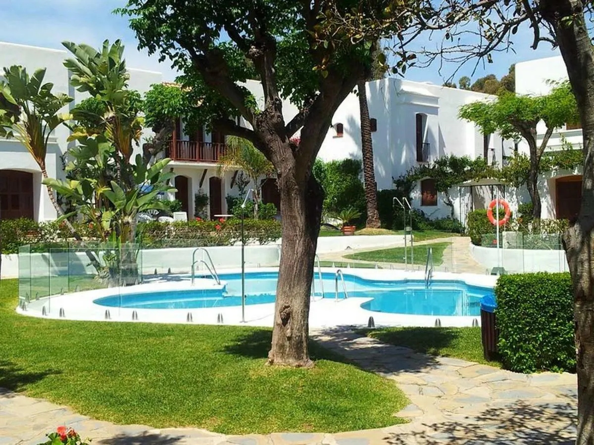 Estepona - Playa - Villa Con Amplia Terraza Abierta A La Piscina El12 0*,  Spain